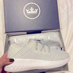 NIB Peter Millar Hyperlight Glide Sneaker. 7.5
